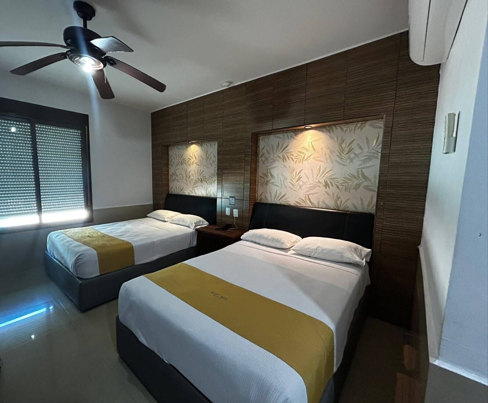 Habitación doble estándar | Camas con pillow-top, caja de seguridad en la habitación y escritorio 