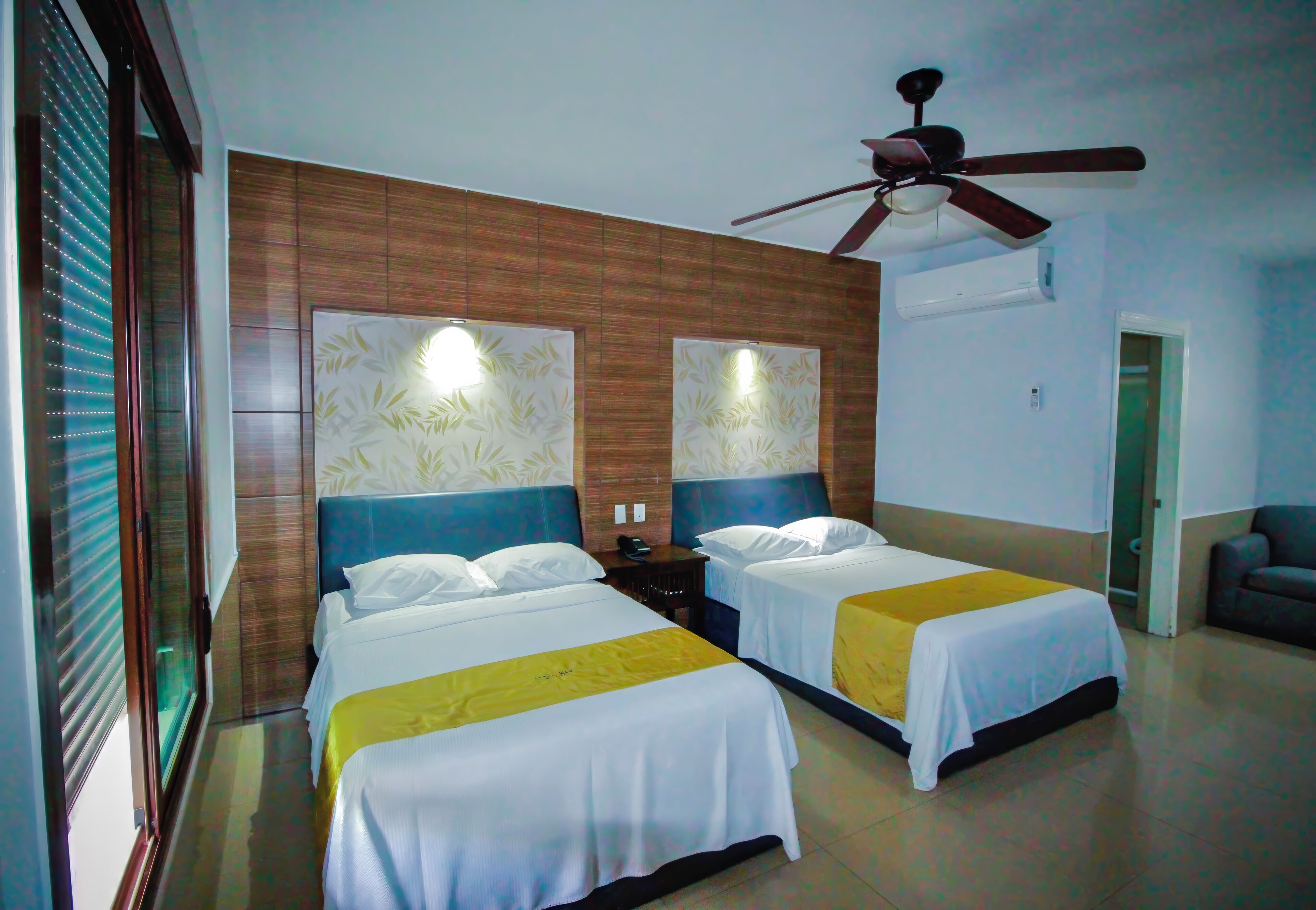 standard double room | 1 bedroom, pillow-top beds, in-room safe, desk
