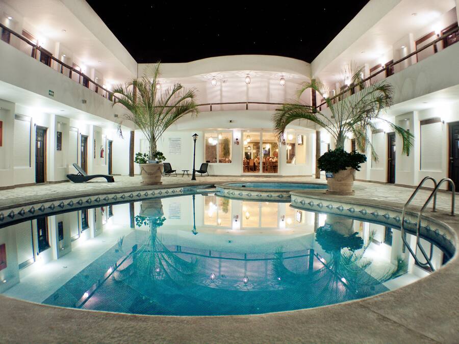 2 outdoor pools, sun loungers