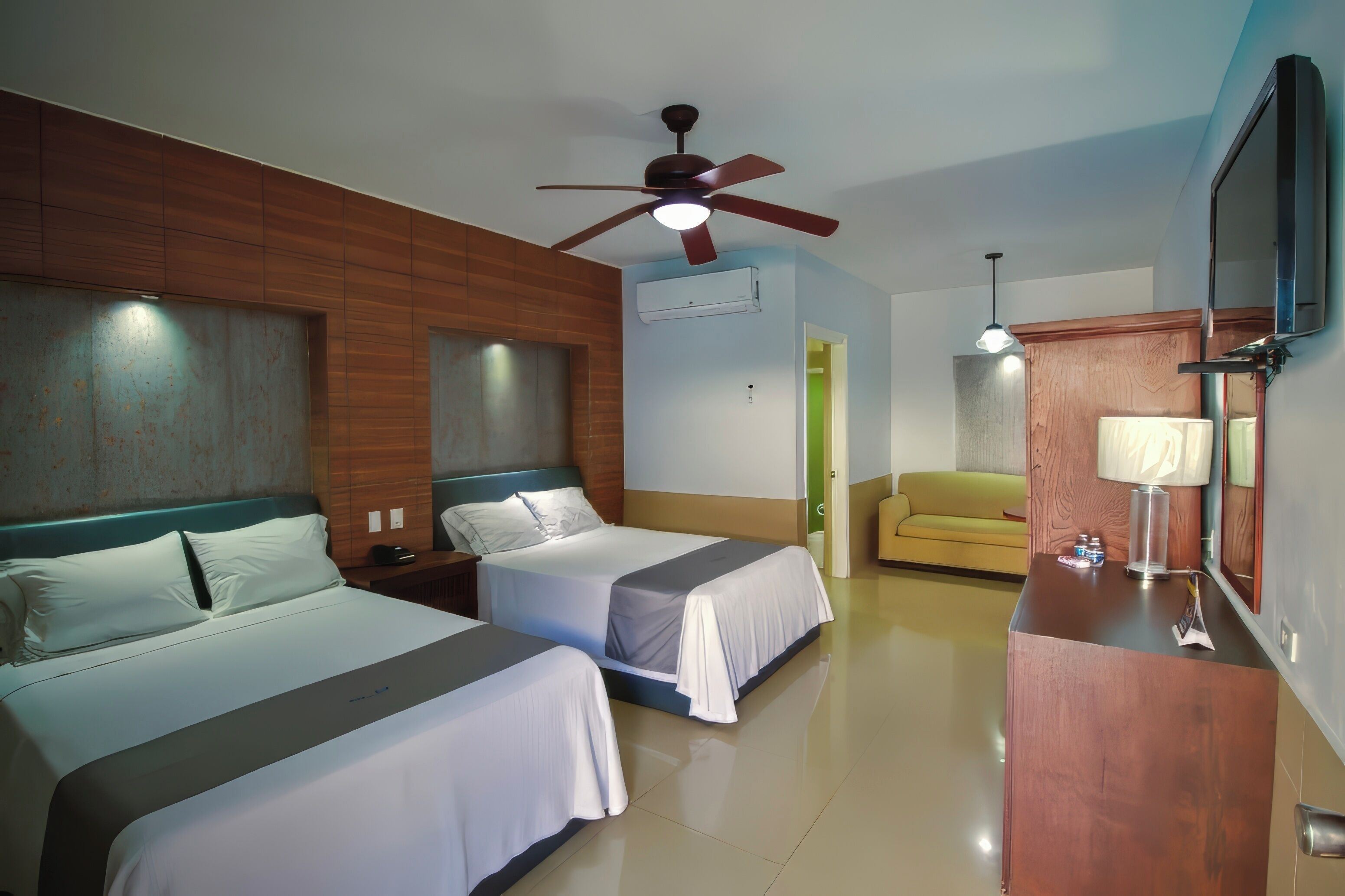 standard double room | 1 bedroom, pillow-top beds, in-room safe, desk
