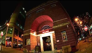 Façade de l’hébergement - soirée/nuit