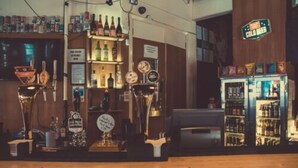 Sports bar - Rock n Bowl Hostel (Bristol)