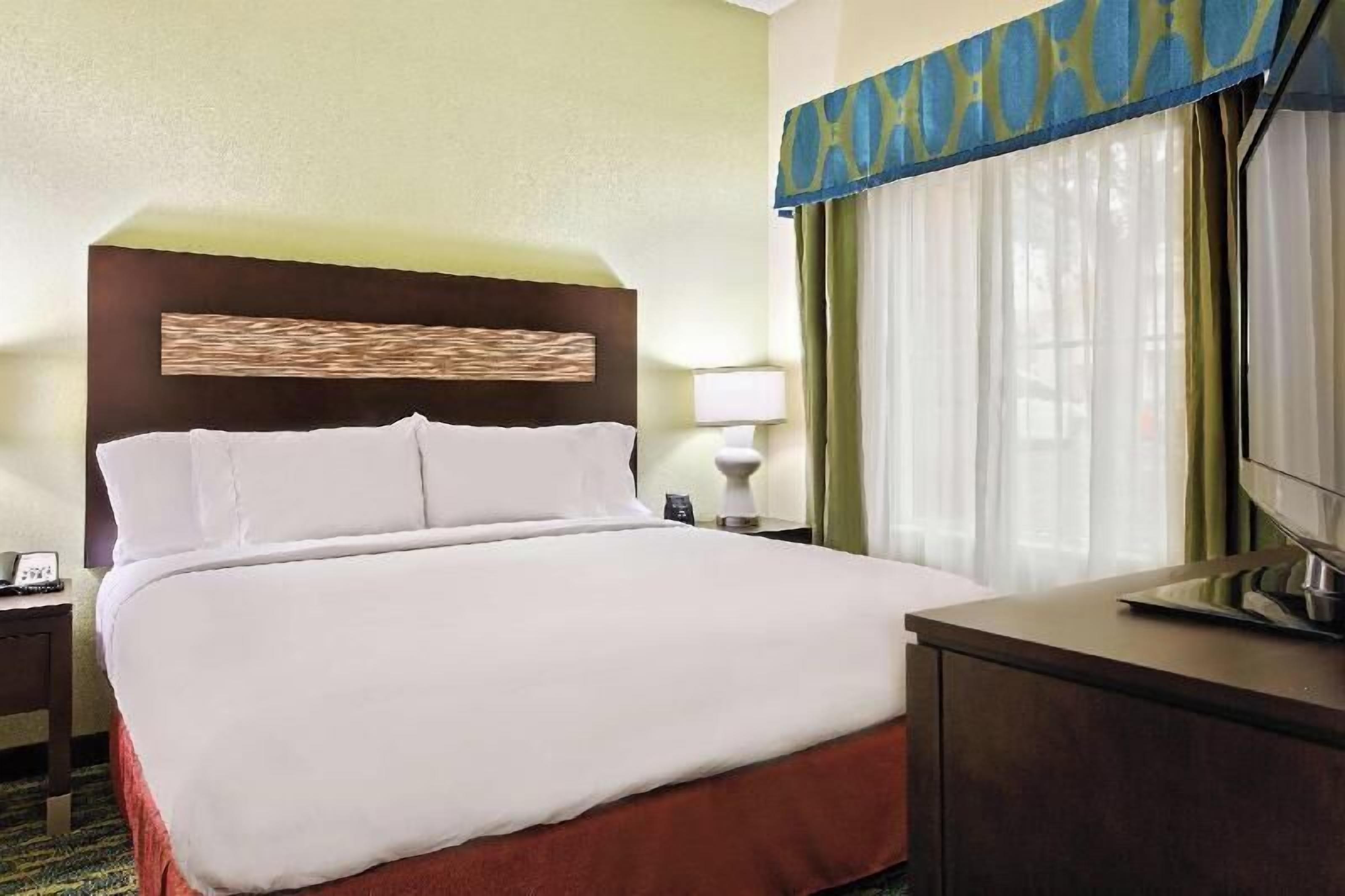 In-room safe, desk, free WiFi, bed sheets