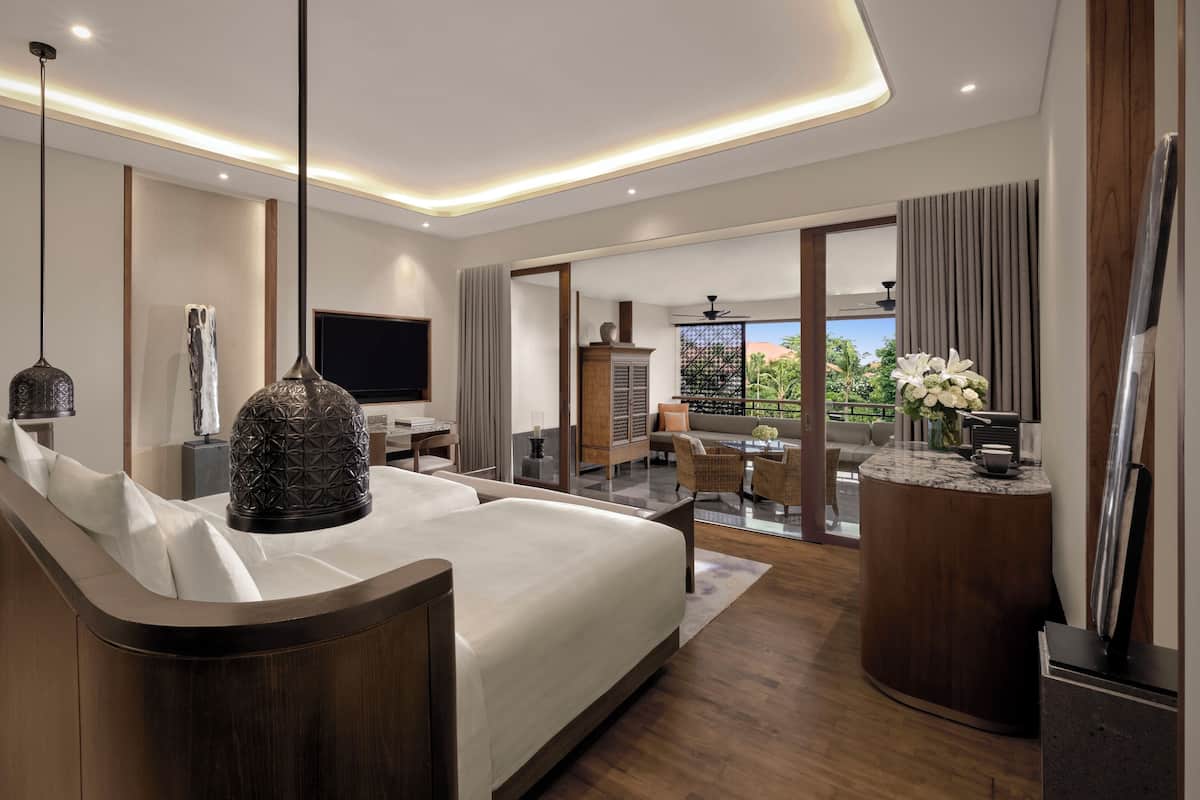 Sengetøy av topp kvalitet, safe på rommet og skrivebord