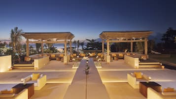 3 restaurants; breakfast, lunch, dinner and brunch served