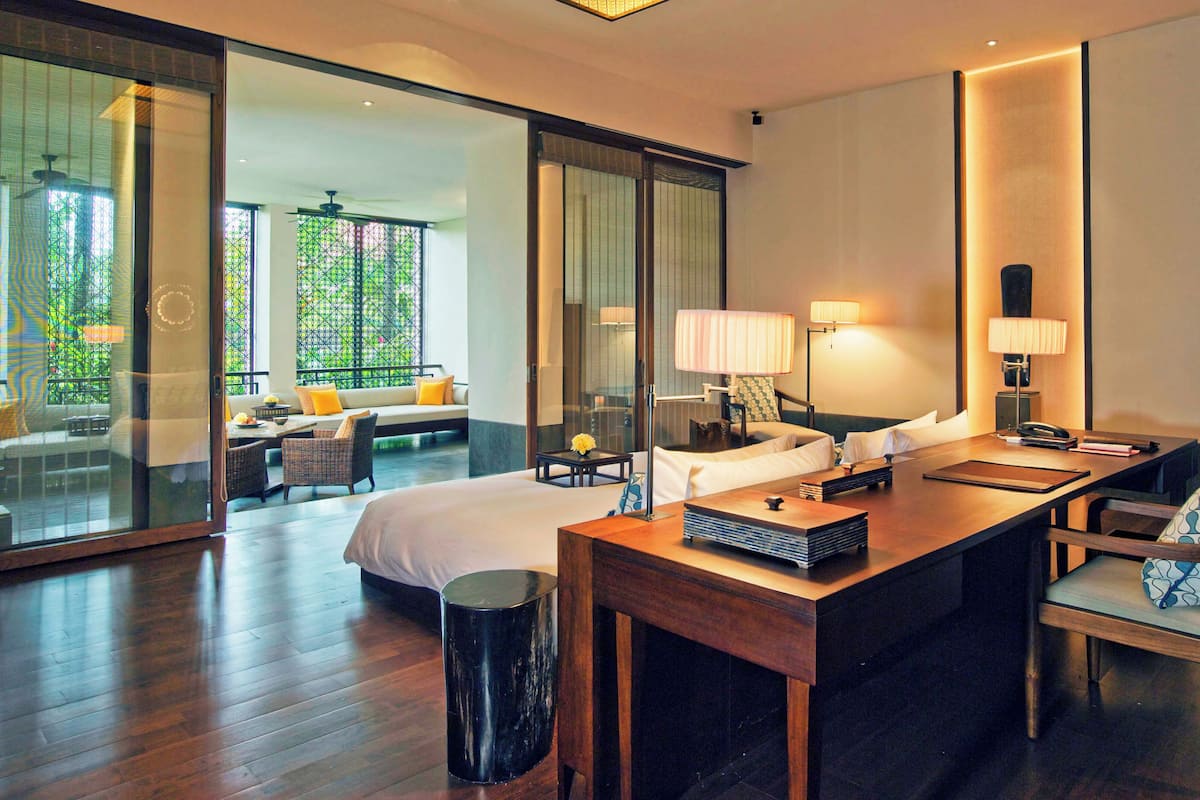 1 bedroom, premium bedding, in-room safe, desk