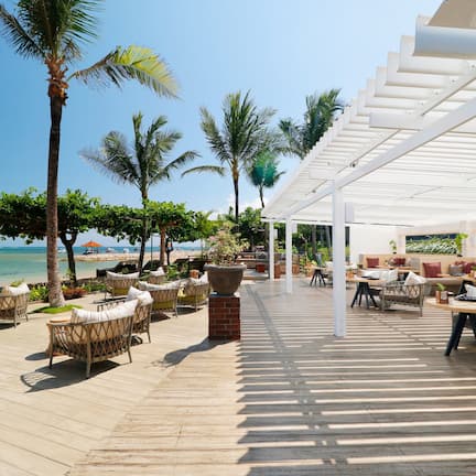 3 restaurants; breakfast, lunch, dinner, and brunch served