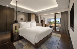Premium bedding, in-room safe, desk, laptop workspace