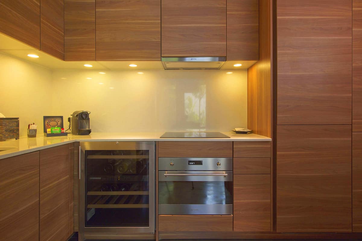 coffee/tea maker, dining tables