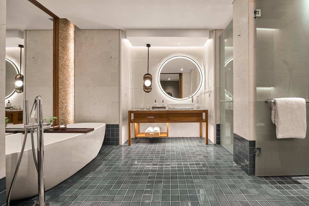 Bathroom | Separate bathtub and shower, deep-soaking bathtub, rainfall showerhead