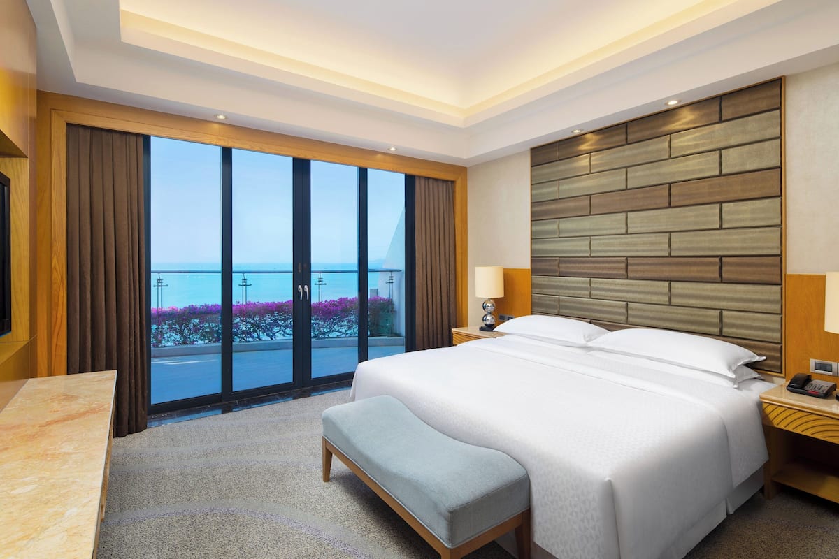 Family Suite, 2 Bedrooms, Ocean View (Balcony) | 1 bedroom, premium bedding, minibar, in-room safe