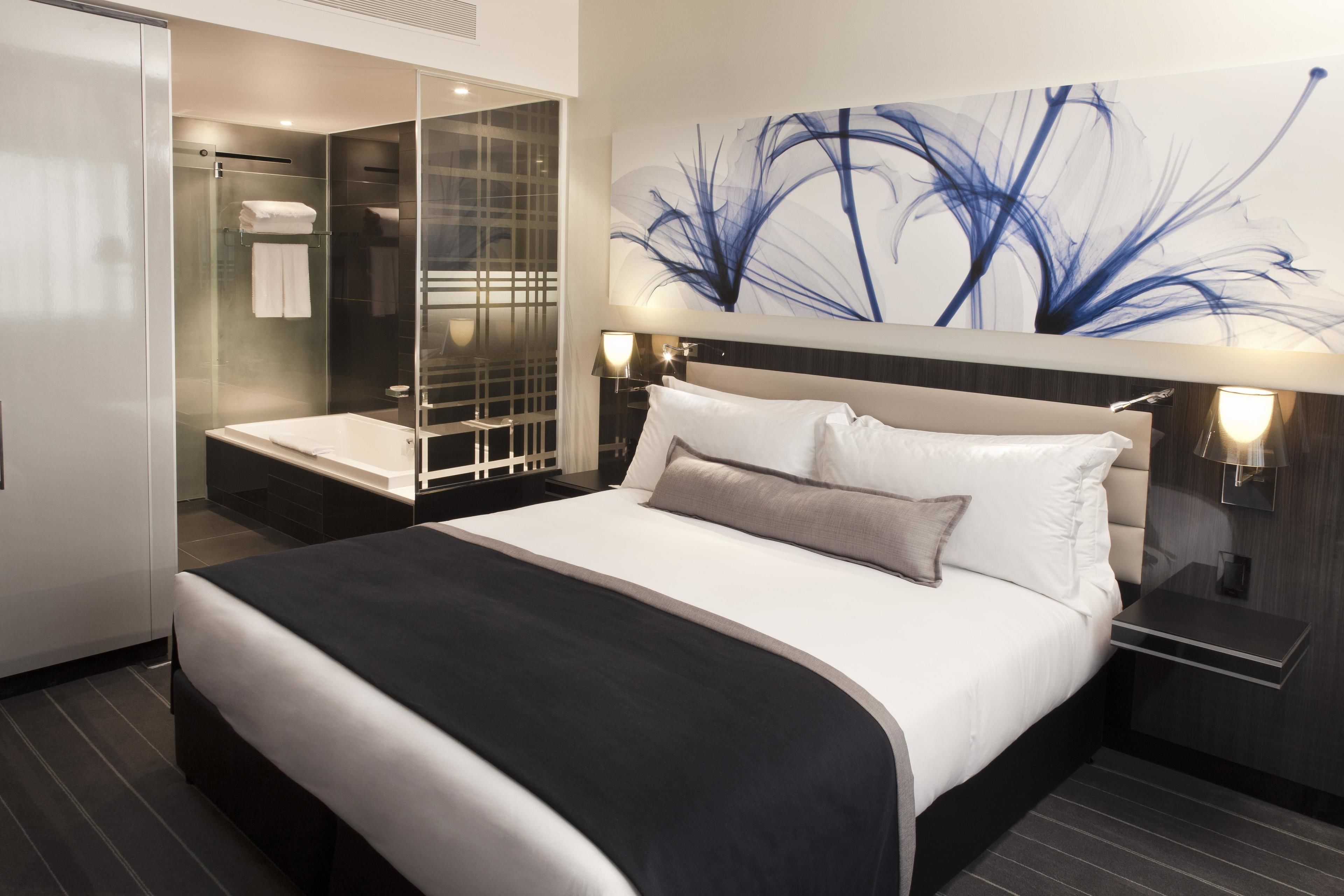 1 bedroom, down duvets, pillow-top beds, minibar