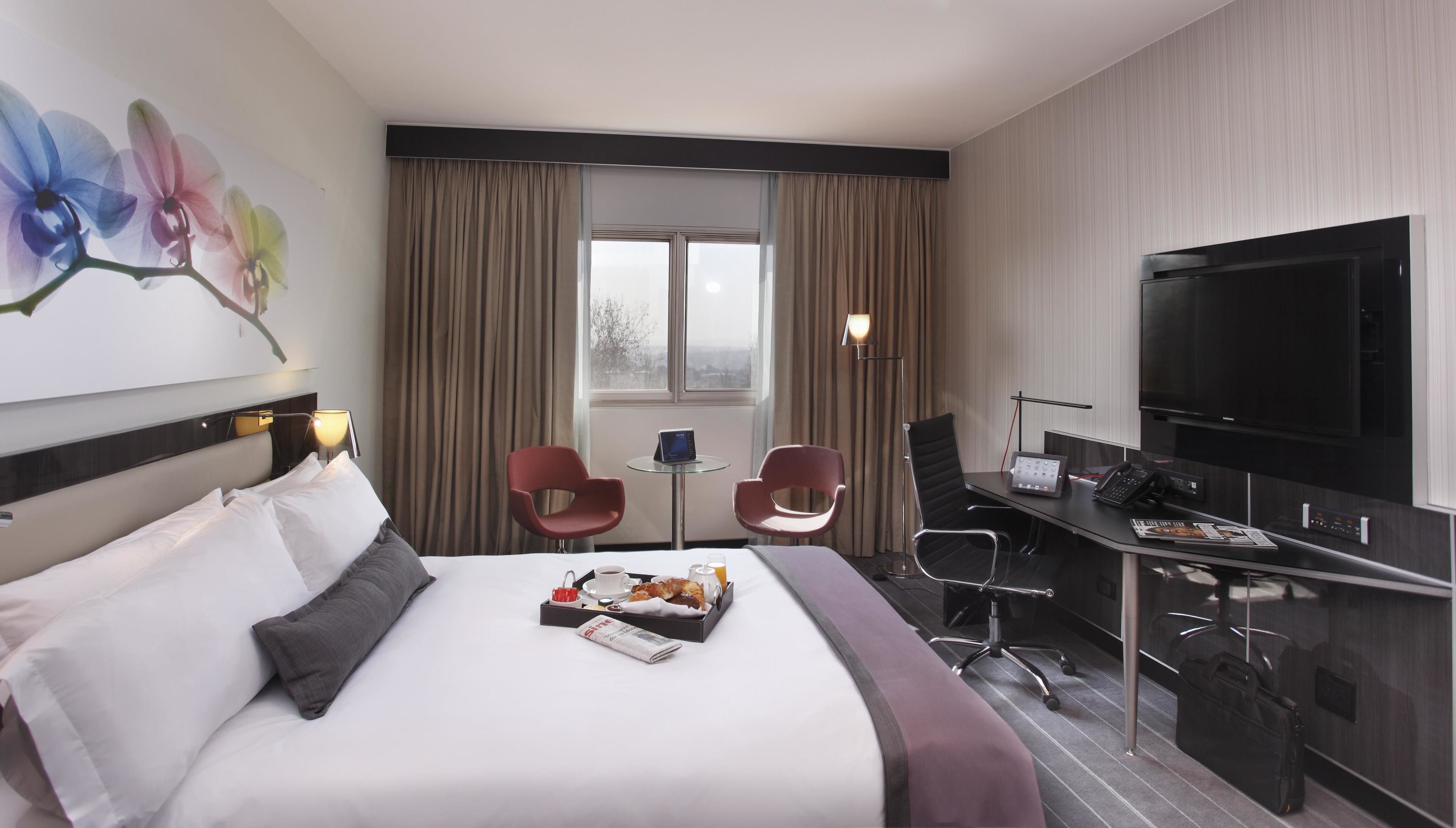 Down comforters, pillowtop beds, minibar, in-room safe