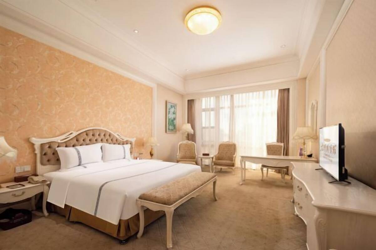 Minibar, caixa forta a l'habitació i despertador