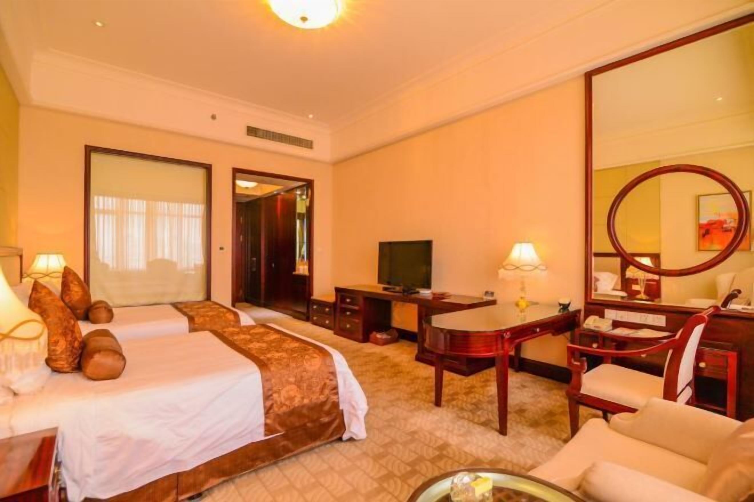 Minibar, in-room safe, alarm clocks