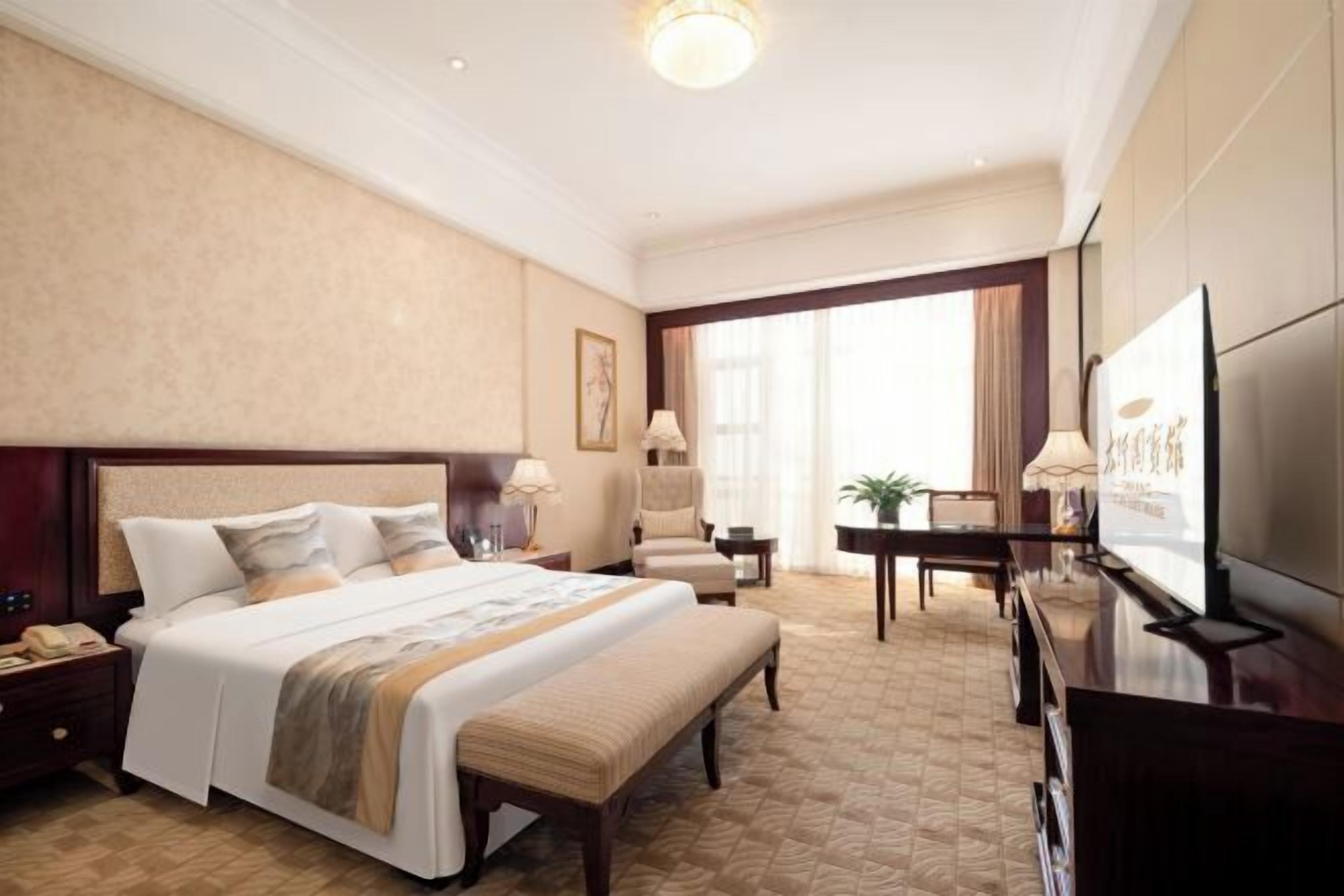 Minibar, in-room safe, alarm clocks