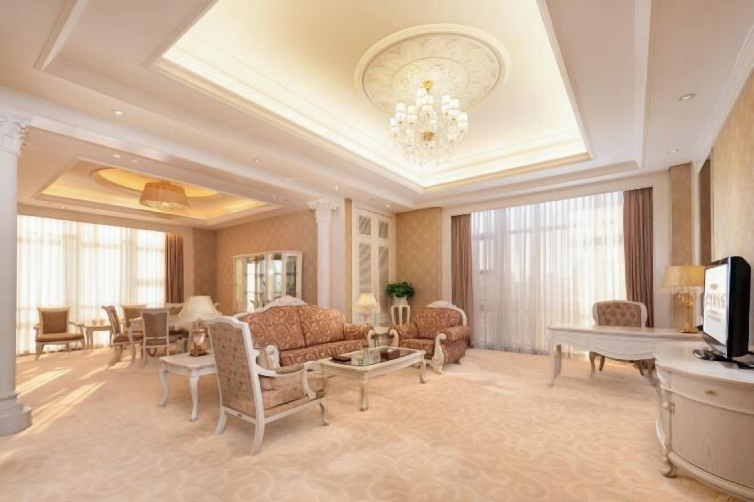 Minibar, in-room safe, alarm clocks