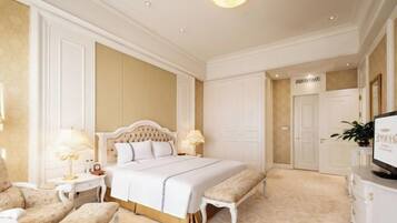 Minibar, in-room safe, alarm clocks