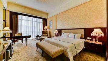 Minibar, in-room safe, alarm clocks