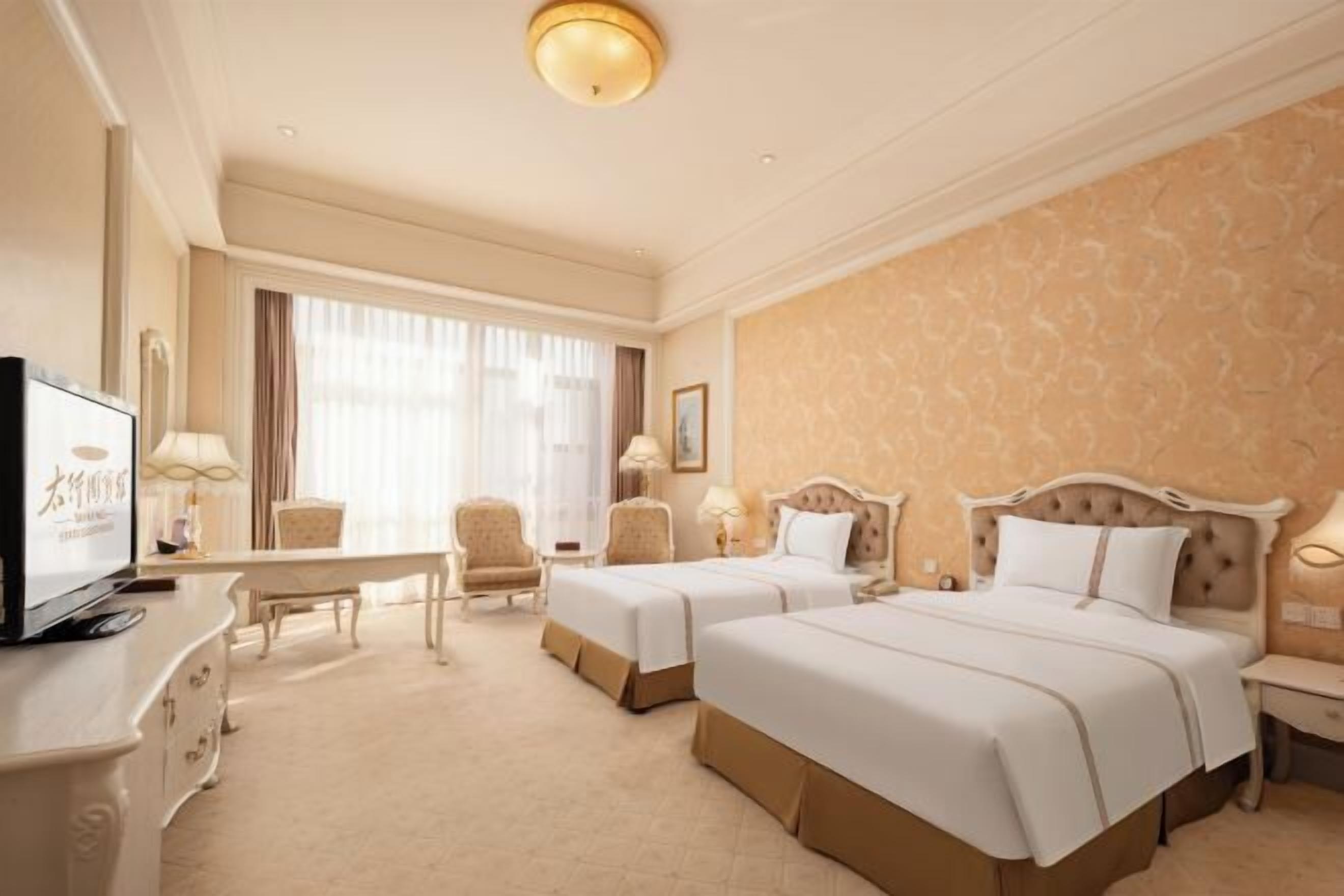 Minibar, in-room safe, alarm clocks