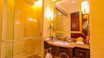 Minibar, in-room safe, alarm clocks