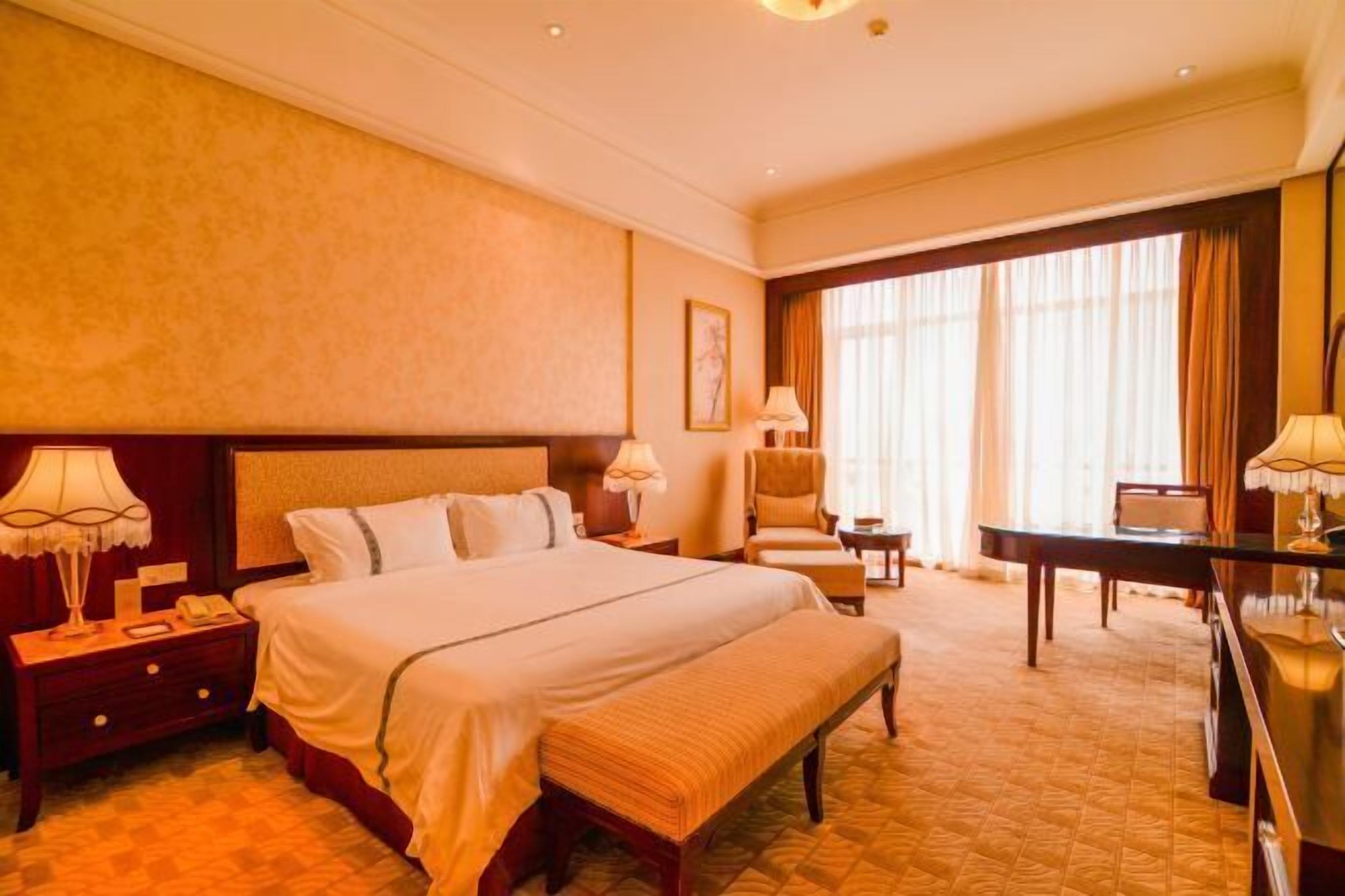 Minibar, in-room safe, alarm clocks