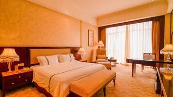 Minibar, in-room safe, alarm clocks