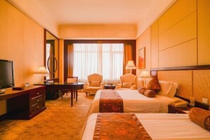 Frigobar, cofres nos quartos, despertadores