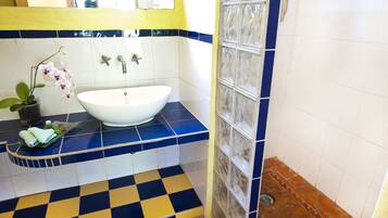Bungalow, Kitchen | Bathroom sink
