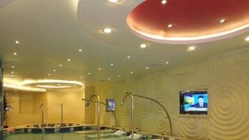 Indoor spa tub