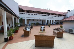 Courtyard - New Palm Tree Hotel (Mombasa)
