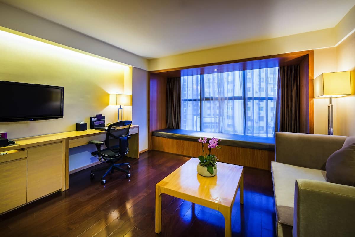 1 bedroom, minibar, in-room safe, desk