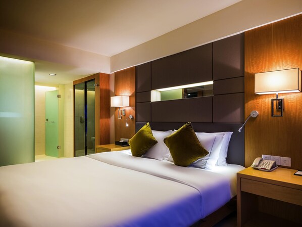 Suite Deluxe, 1 trĂšs grand lit | Minibar, coffres-forts dans les chambres, bureau