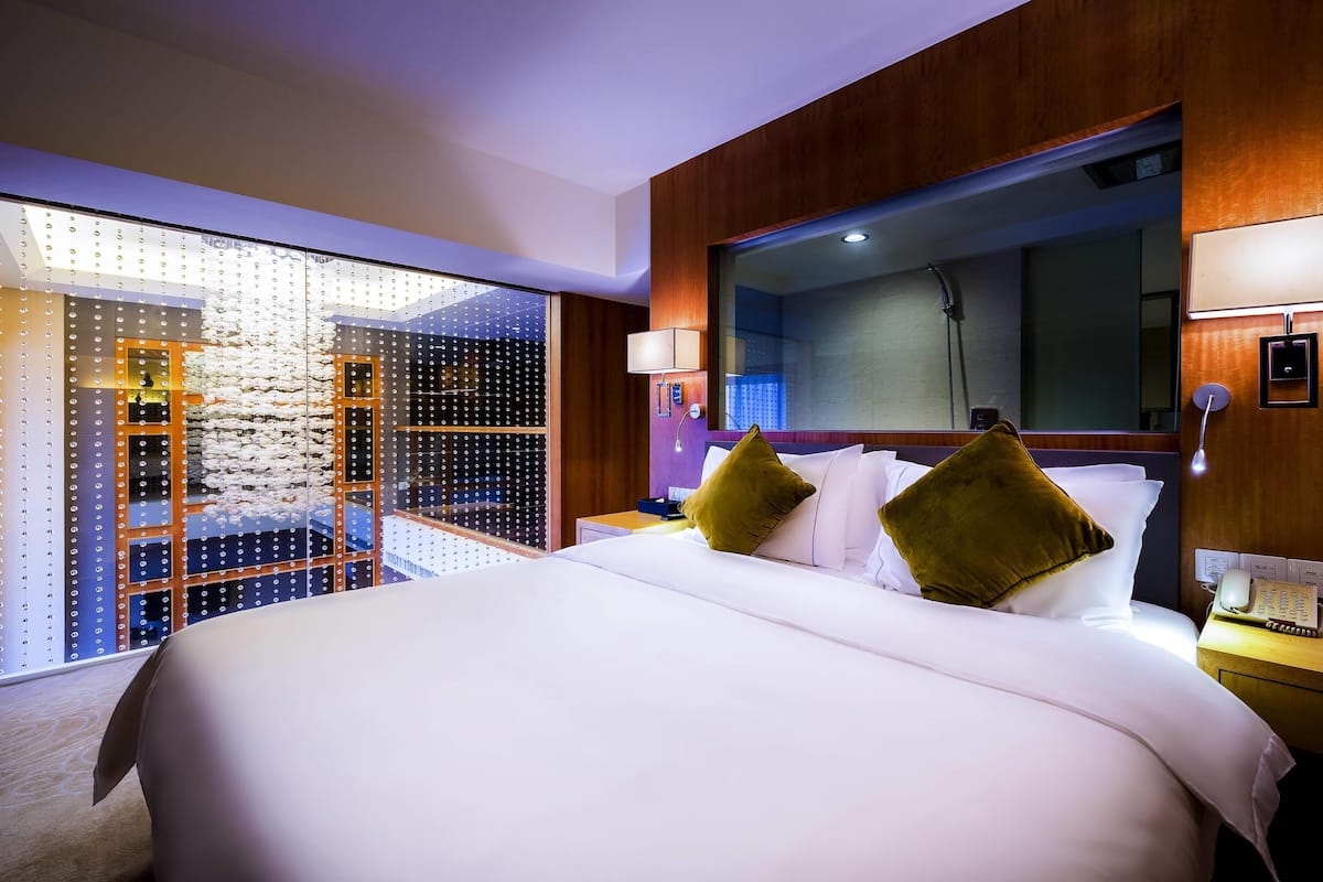 1 bedroom, minibar, in-room safe, desk