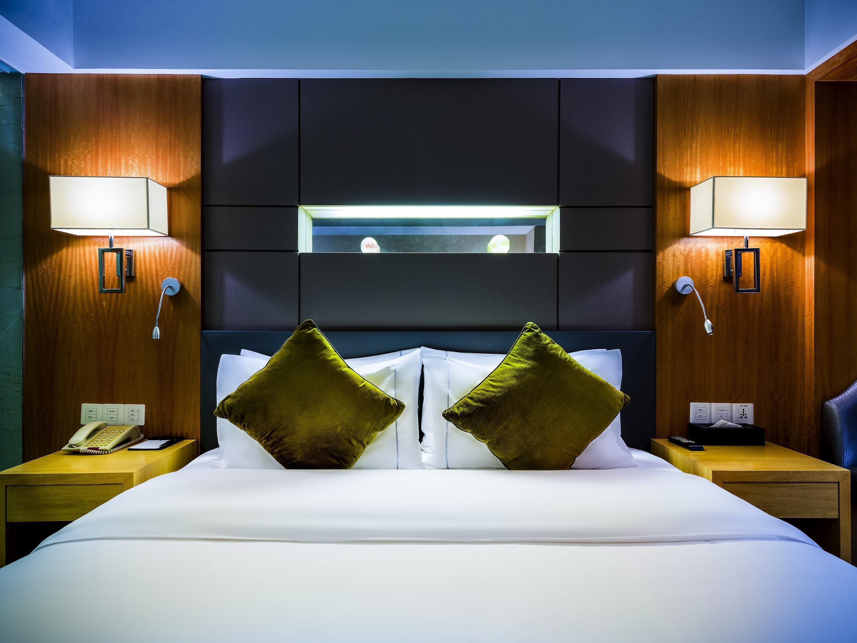 Superior-rum - 1 kingsize-säng | Minibar, värdeförvaringsskåp på rummet och skrivbord