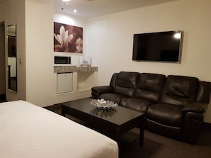 Premium Suite, Multiple Beds | Premium bedding, in-room safe, desk, blackout curtains