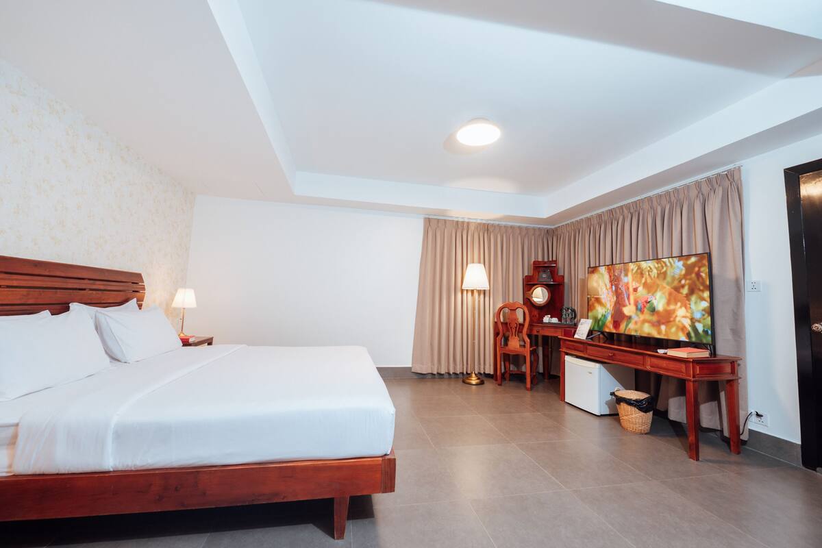 Hochwertige Bettwaren, Minibar, Zimmersafe, Schreibtisch