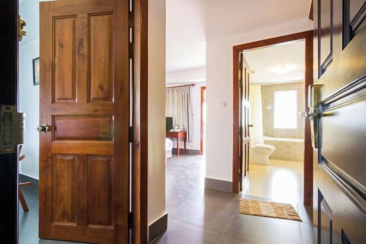 Hochwertige Bettwaren, Minibar, Zimmersafe, Schreibtisch