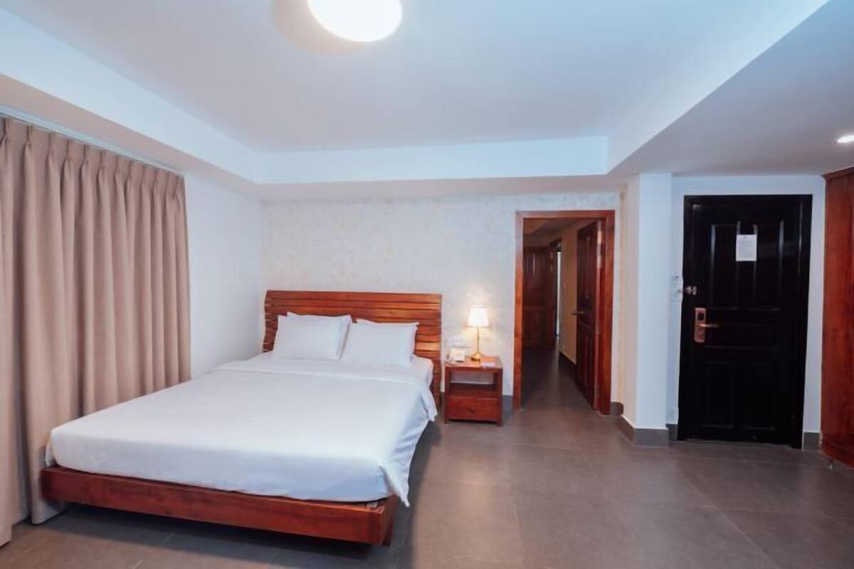 Hochwertige Bettwaren, Minibar, Zimmersafe, Schreibtisch