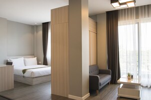 Estudio superior | Ropa de cama de alta calidad, minibar, caja fuerte y escritorio