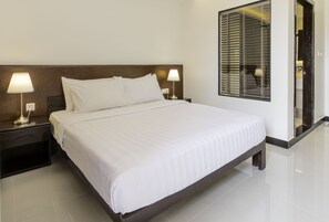 Superior Queen | 高档床上用品、迷你吧、客房内保险箱、办公桌