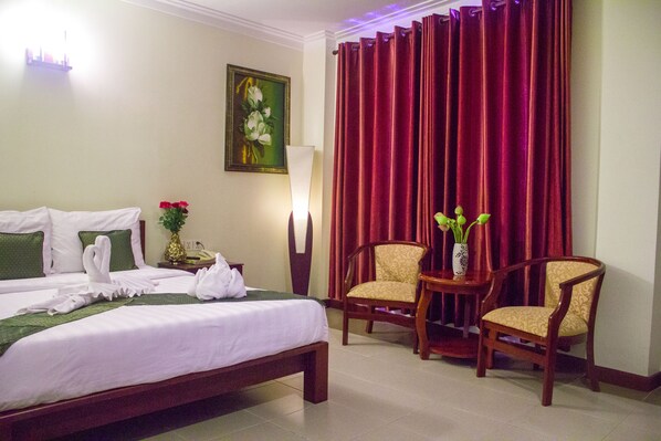 ห้องซูพีเรีย, เตียงควีนไซส์ 1 เตียง | เตียงพร้อมฟูกเสริมที่นอน, ตู้นิรภัยในห้องพัก