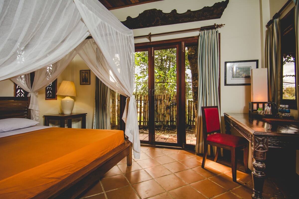 premium bedding, in-room safe, desk, blackout curtains