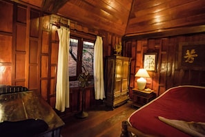 Premium bedding, in-room safe, desk, blackout curtains