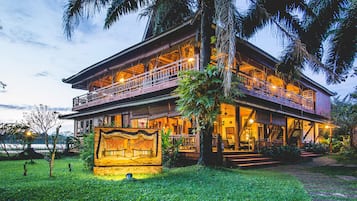 Fachada de la propiedad