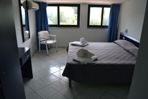 Standard Double Room - Mansard | Minibar, desk, free cots/infant beds, free WiFi - Hotel San Paolo (Centola)