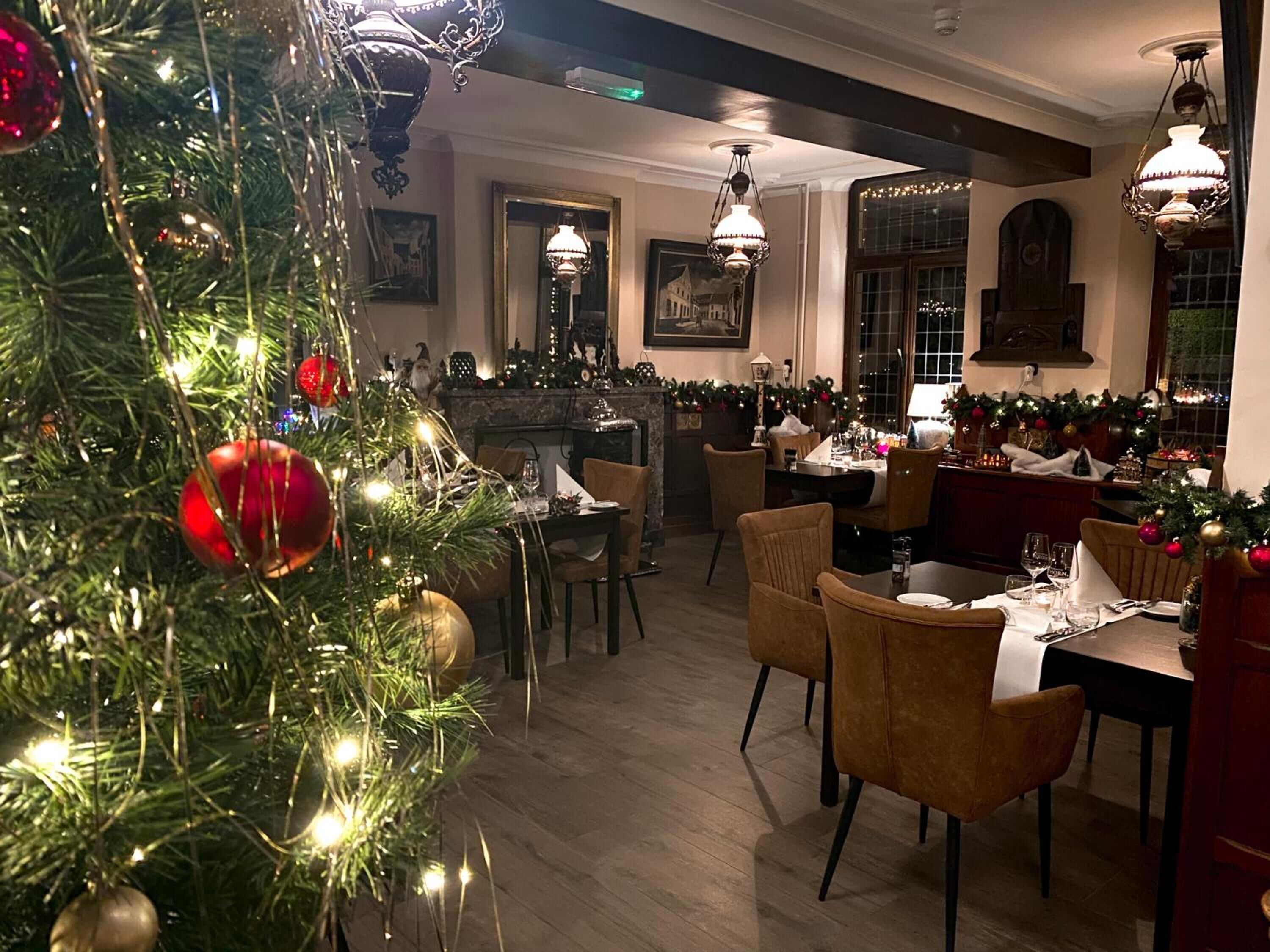 2 Restaurants, Frühstück, Mittagessen, Abendessen, lokale Küche