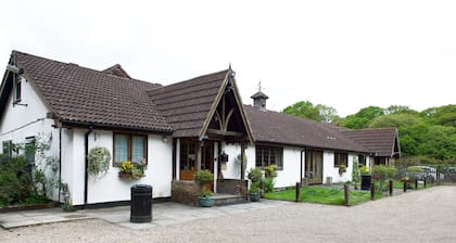 Little Foxes Hotel & Gatwick Airport Parking