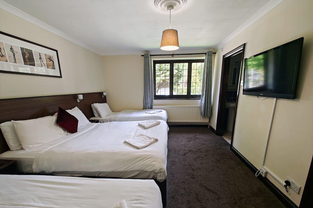 Free WiFi, bed sheets