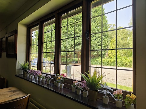 Little Foxes Hotel & Gatwick Airport Parking